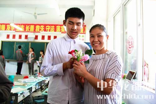 母親節(jié)，周口高中生這樣過！