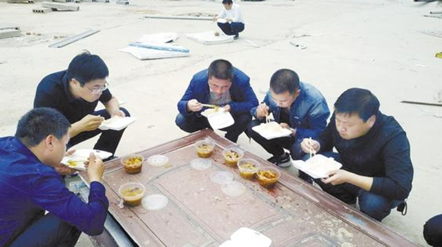 為了“創(chuàng)衛(wèi)”，他們蠻拼的